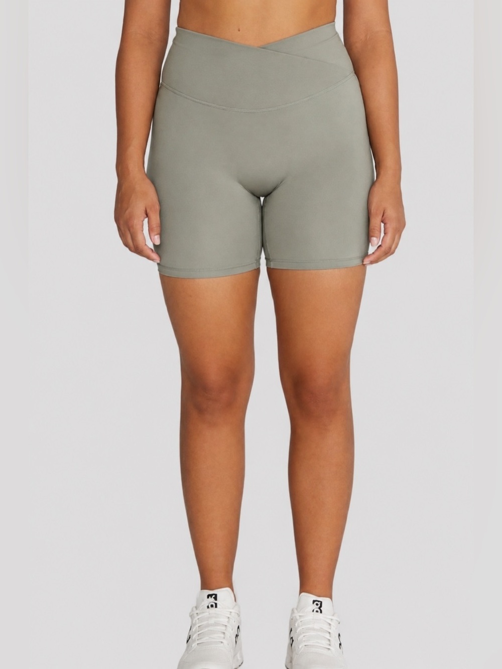 NWT CSB Serenity Crossover Scrunch Shorts 4" Balance